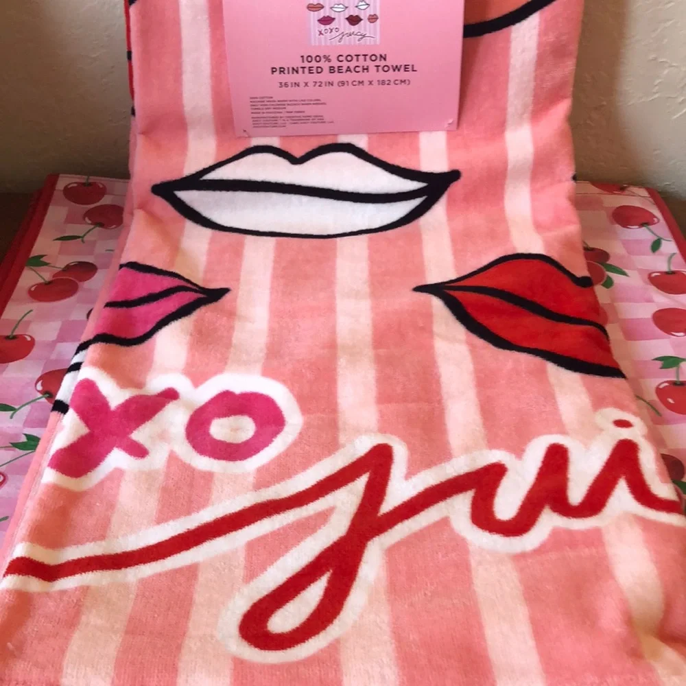 NWT Juicy Couture Lip Printed Beach Towel
